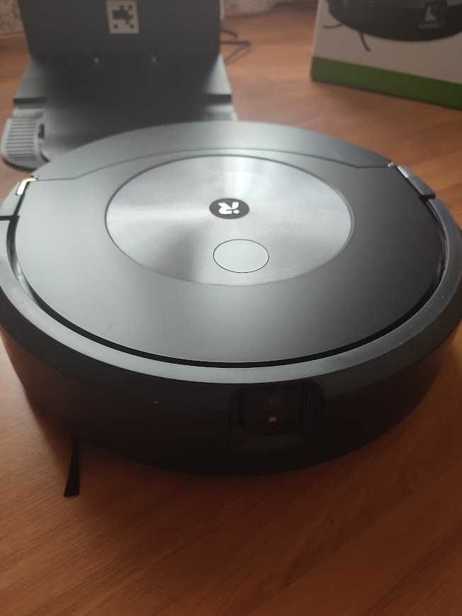 Robot aspirador IRoomba J7+ Combo (lava e aspira)