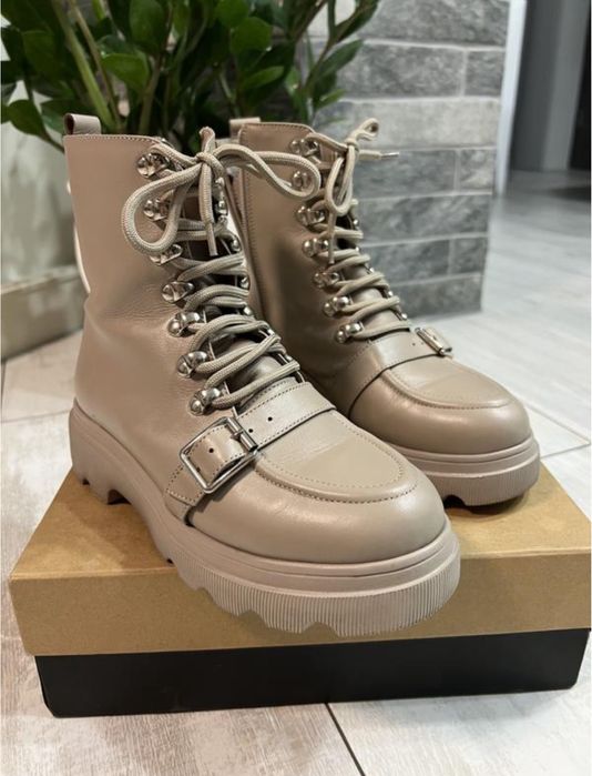 Бежеві черевики на шнурівці з натуральної шкіри ,38р