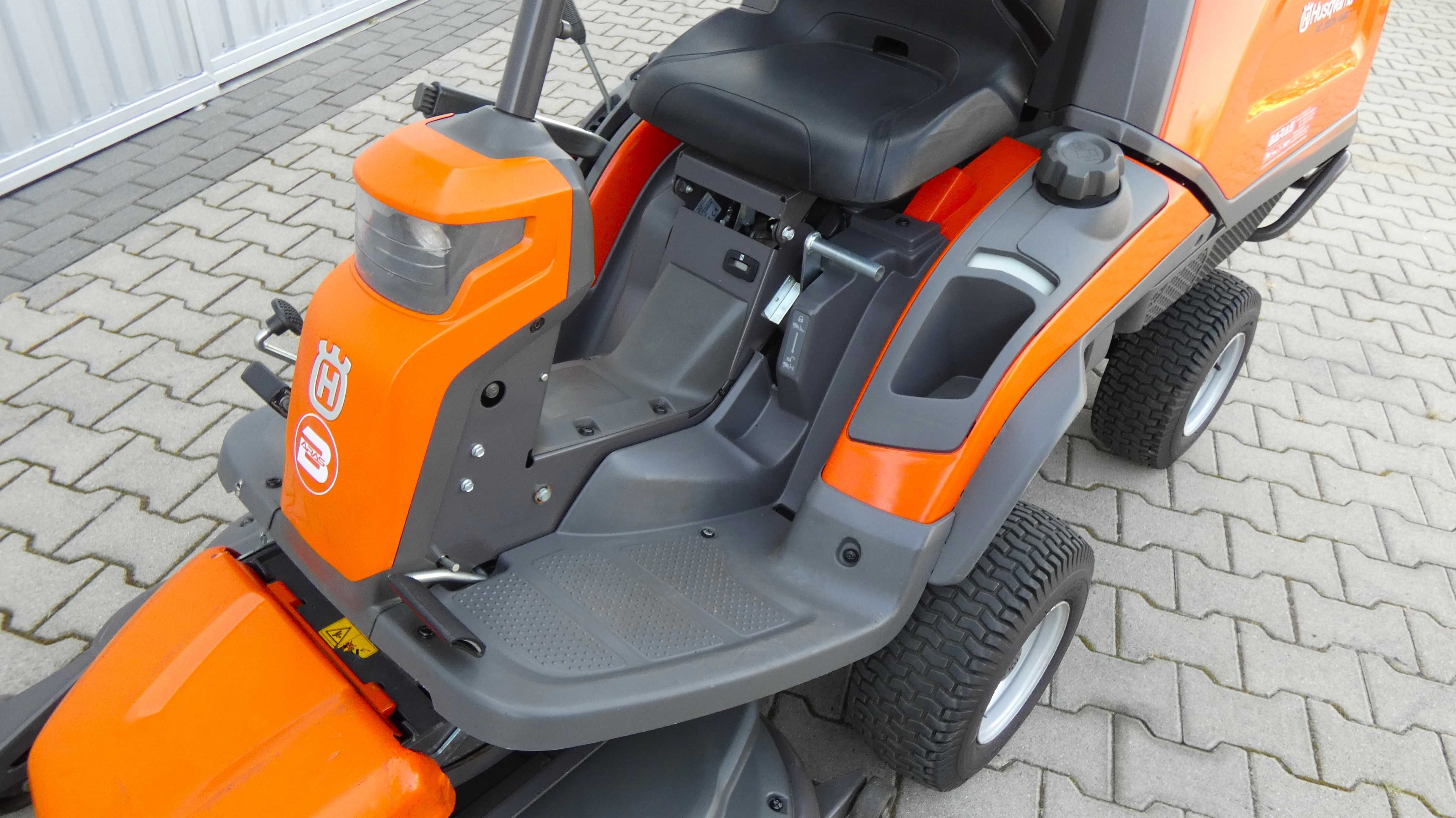 Traktor kosiarka Husqvarna RC320Ts AWD B&S 2 Cylindry (050901.4) Baras