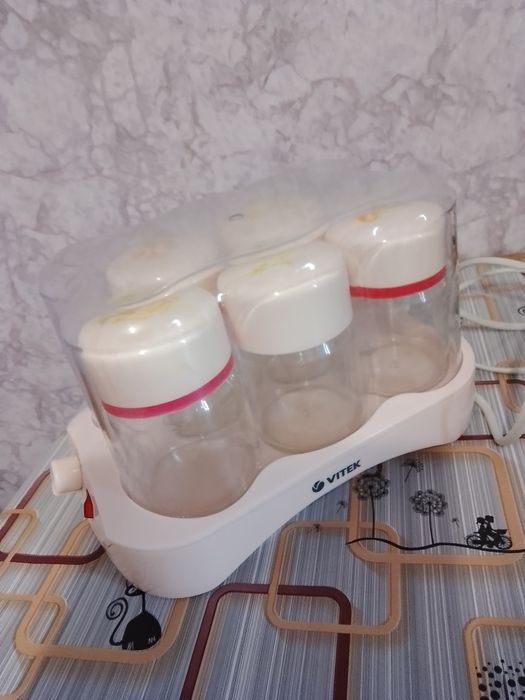 Йогуртницю Вітек