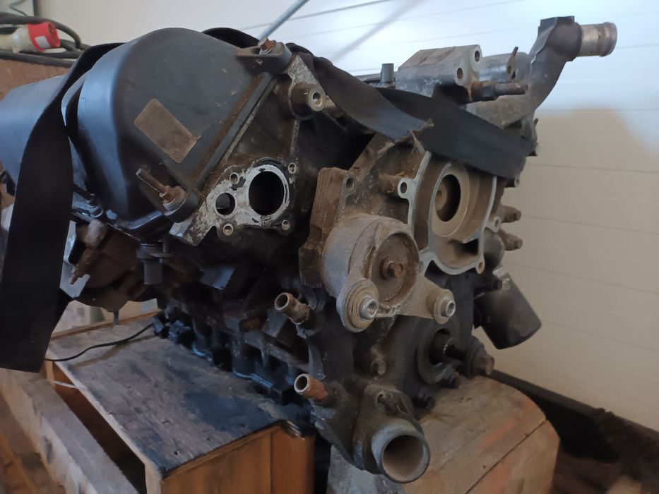 Silnik na części głowica, tłoki, miska jeep Grand Cherokee WK 3.7 L V6