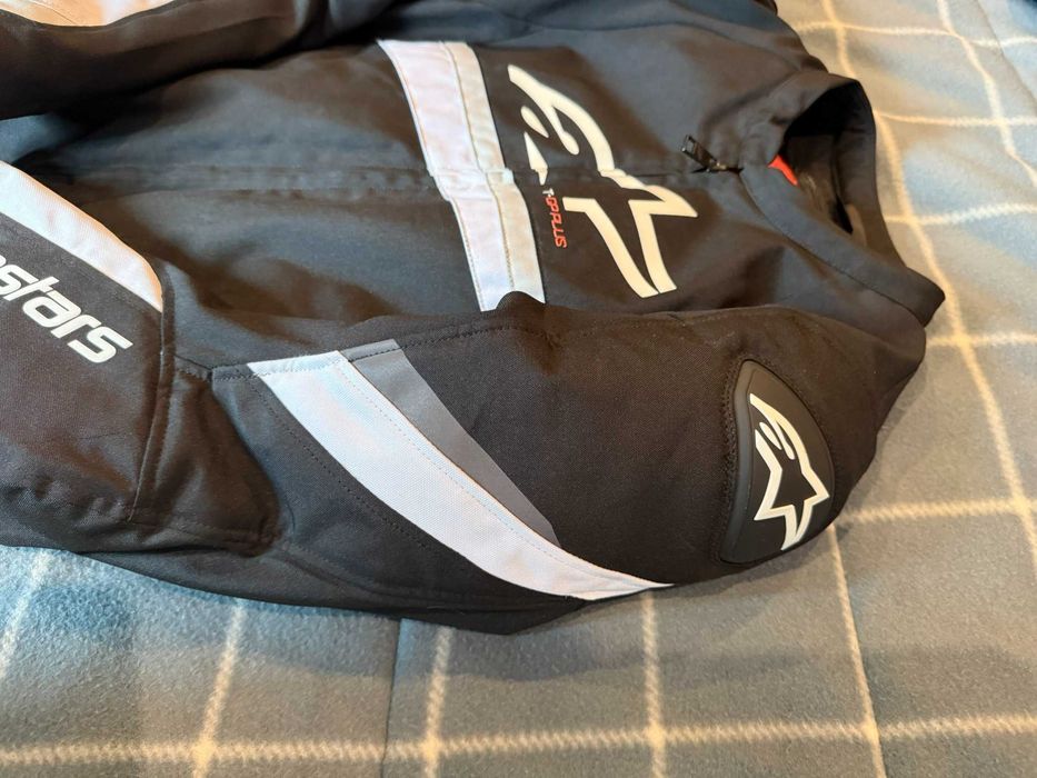 Casaco Alpinestars T-GP Plus R V4 c/ protetor de costas