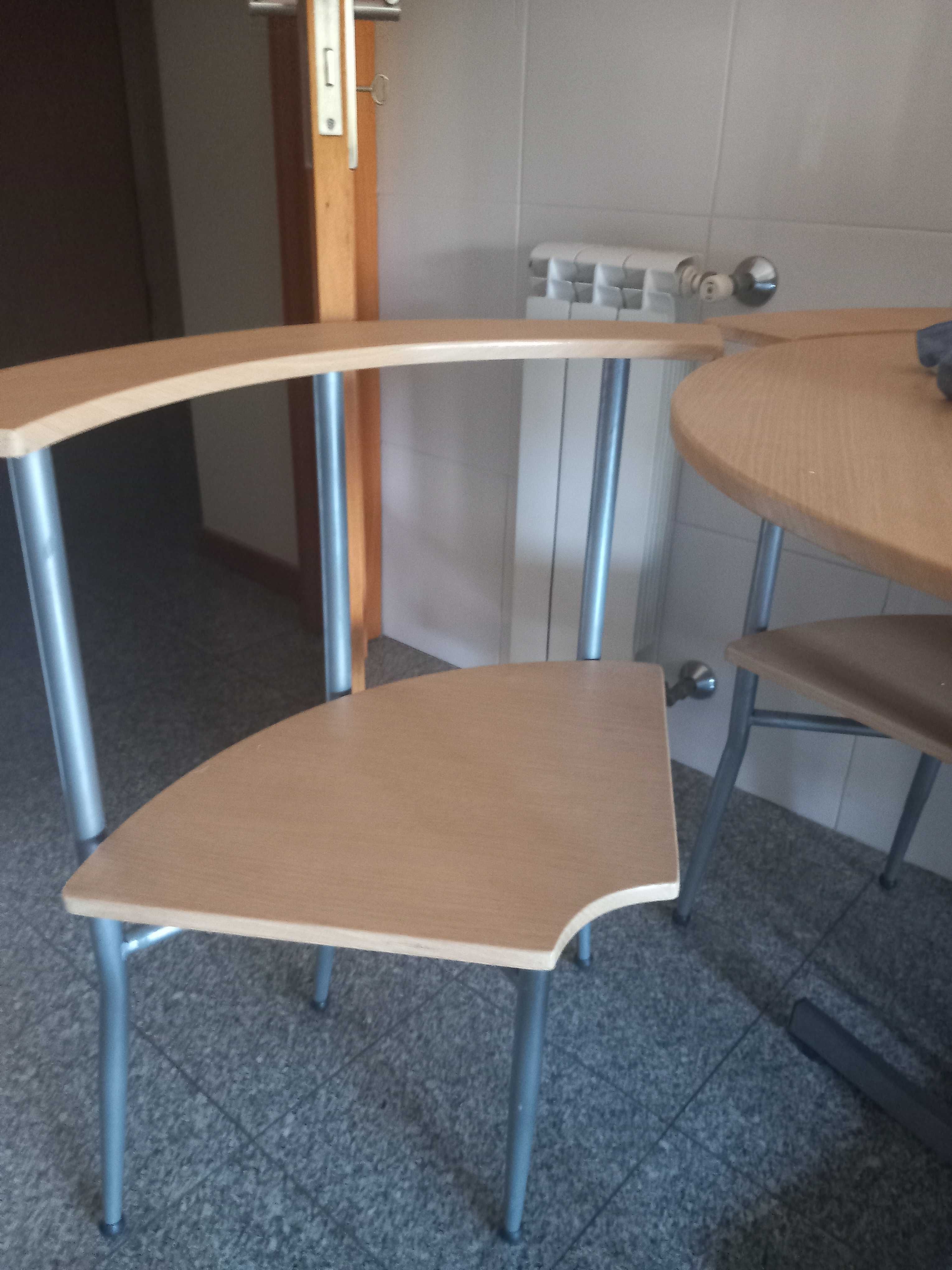 Mesa com 4 cadeiras