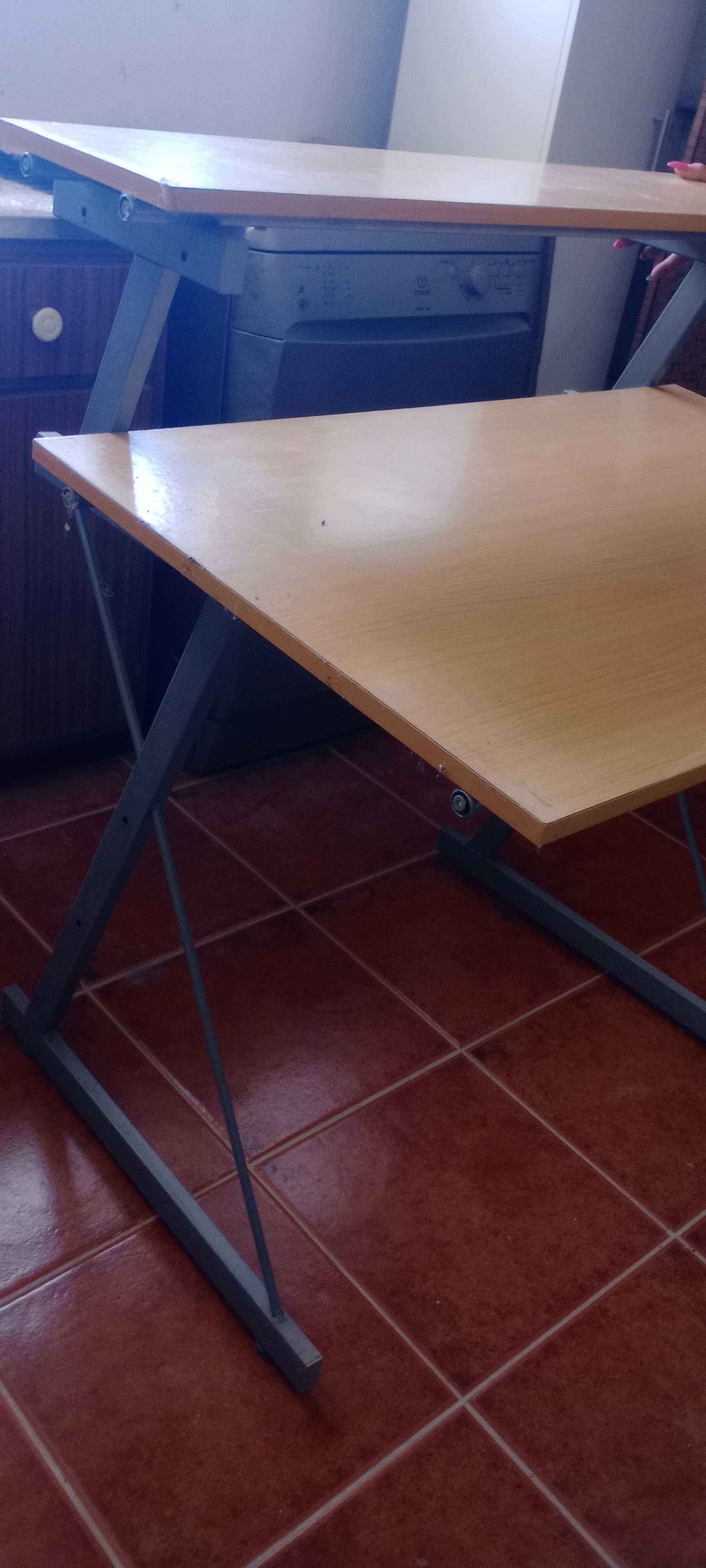 Secretária ou mesa para PC