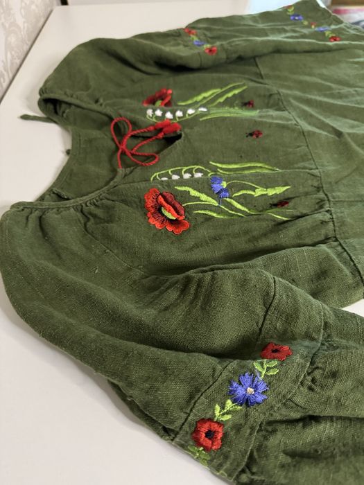 Зелена сукня вишиванка з маками, волошками та конваліями