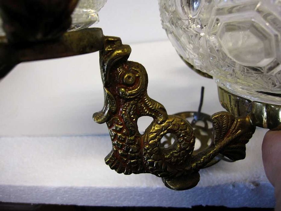 lindo antigo centro de mesa -floreira- em bronze com cristal prensado