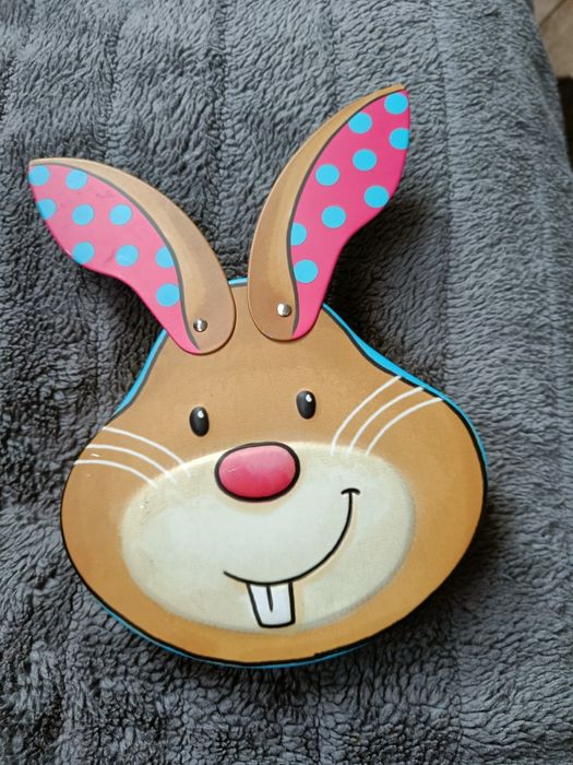 Puszka metalowa zajączek