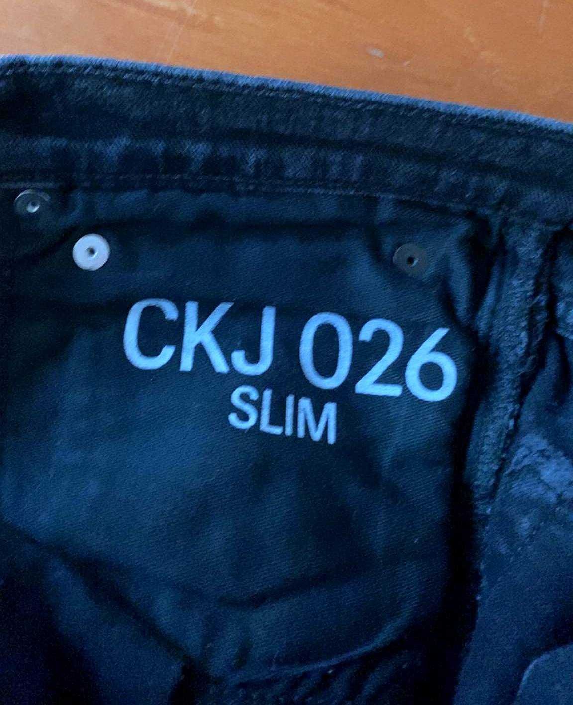 Calvin Klein Jeans czarne spodnie slim z czerwonymi paskami 32x32