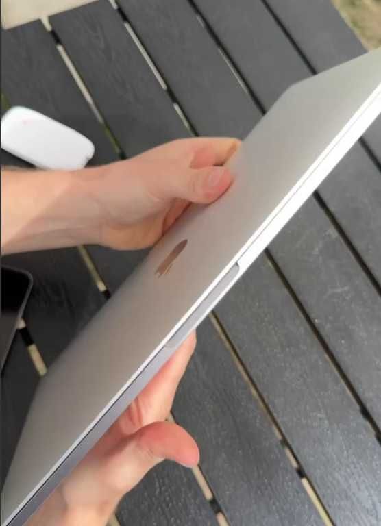MacBook Pro Core I5 16/256 Гб (2017)