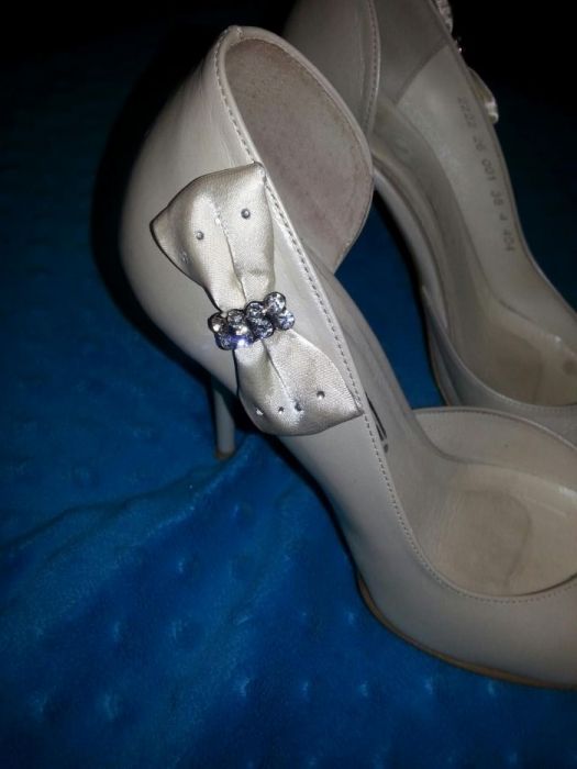 Ecru szpilki,skórzane,ślubne,38 stan b.dobry skóra