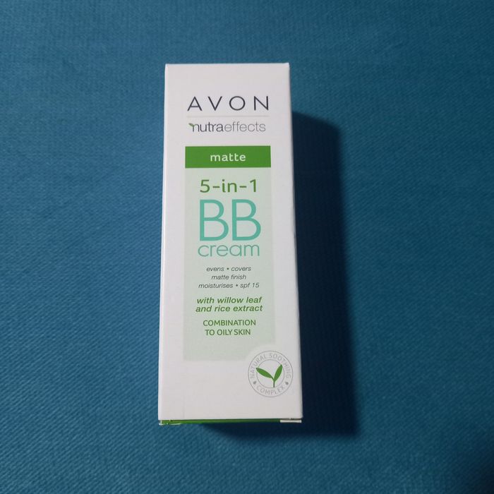Avon nutra effects 5in1 matujący krem BB Light