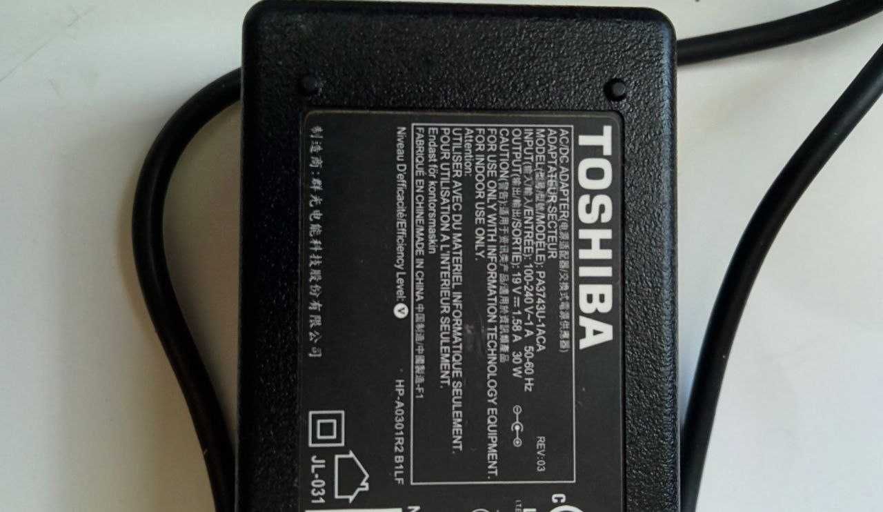 Блок живлення Toshiba PA3743U-1ACA 19V, 1.58A, 30W