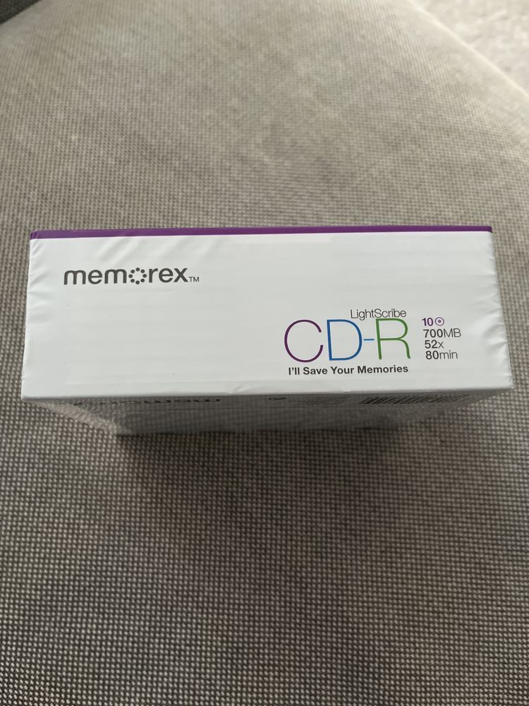 Caixa com cds memorex