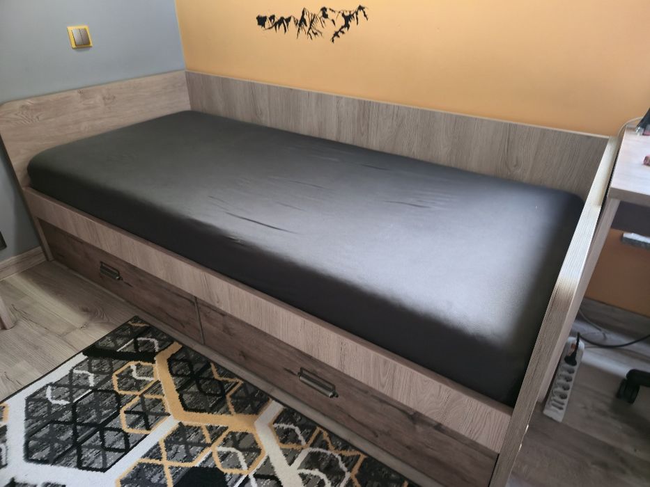 Łóżko młodzieżowe z materacem