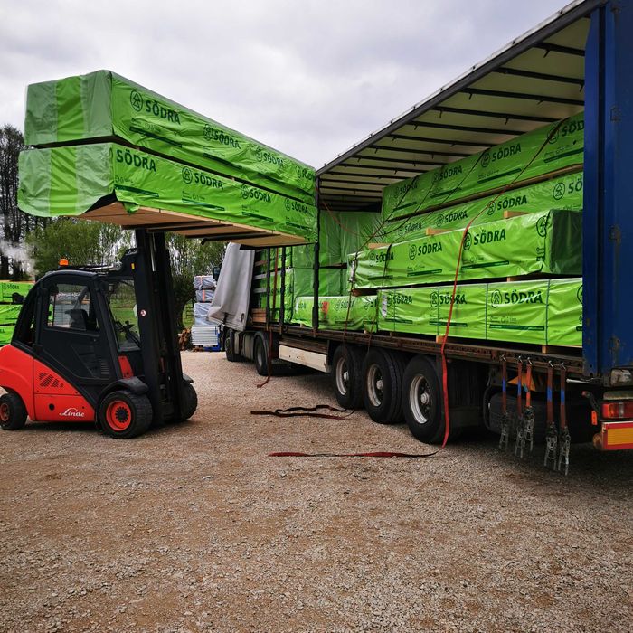 Drewno c 24 świerk skandynawski, suszone, czterostronnie strugane.