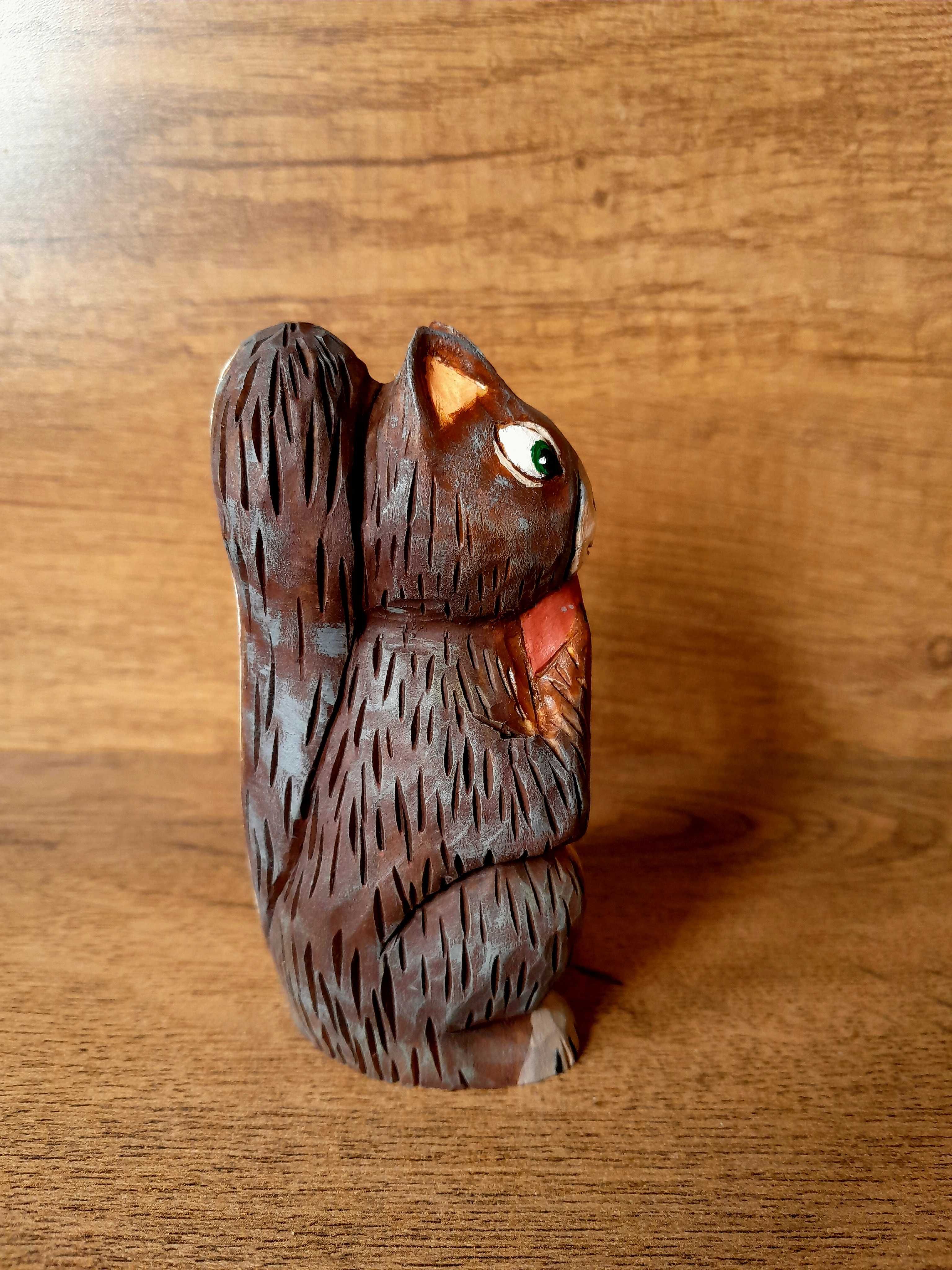 Ręcznie wyrzeźbiona wiewiórka | Słodka figurka | Urocze rękodzieło