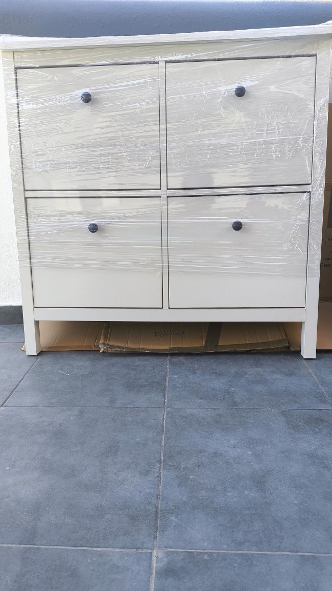 Sapateira Ikea modelo Hemnes