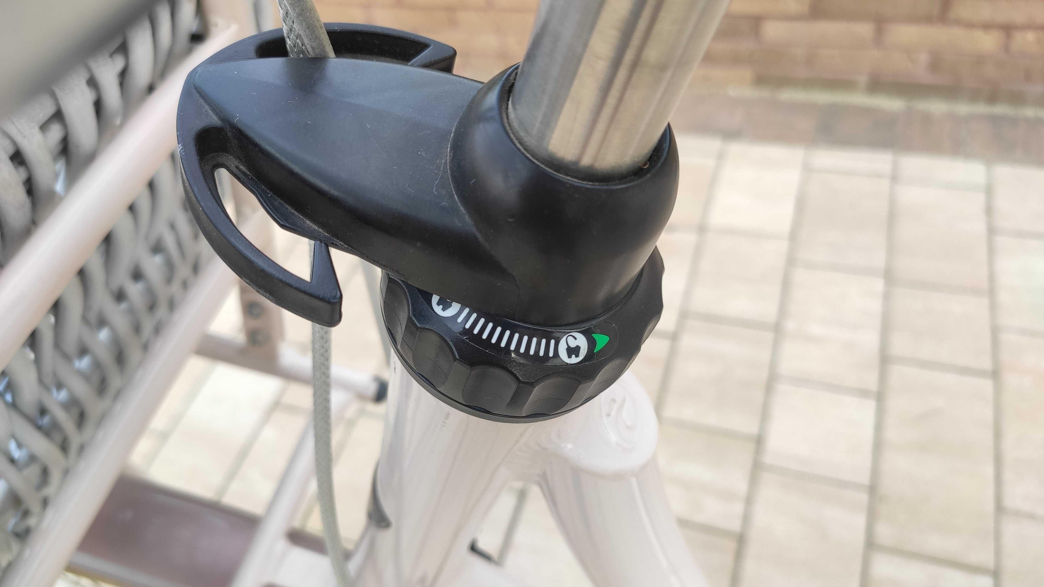 Piękny rower Batavus Diva z bagażnikiem