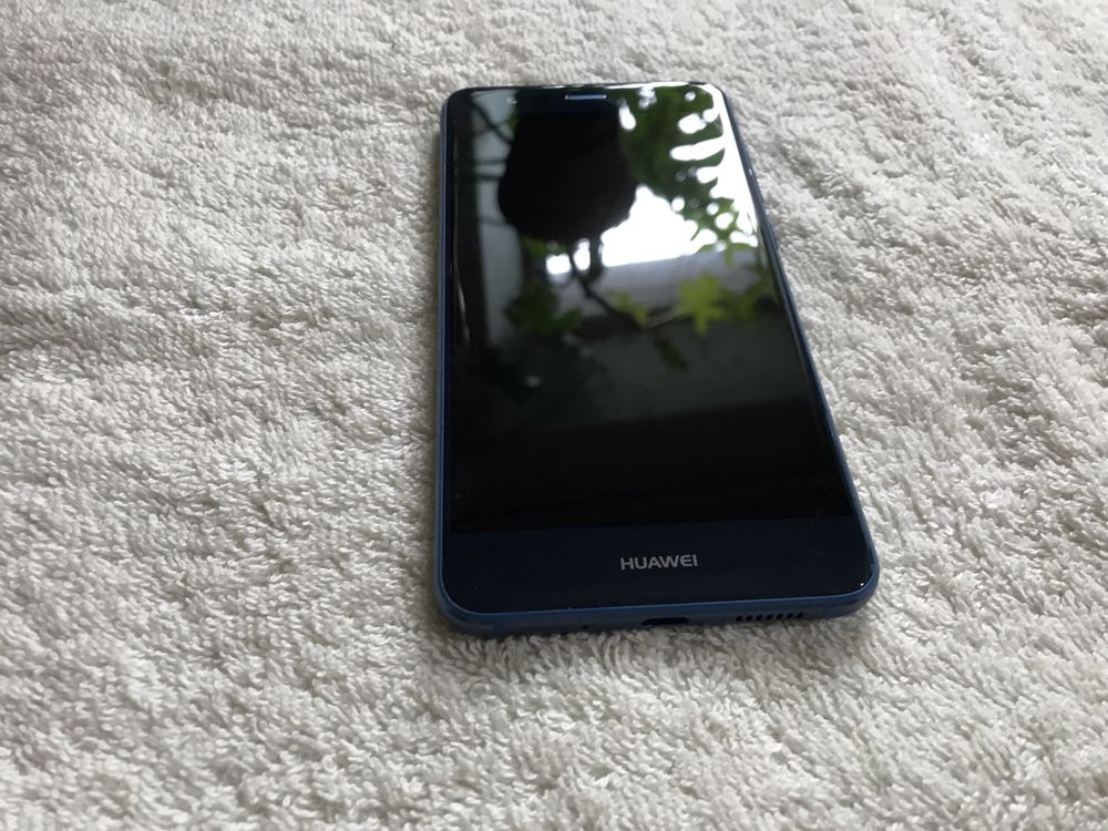 Huawei P10 Lite. 4/32GB, 5.2 дюймов. В идеале !