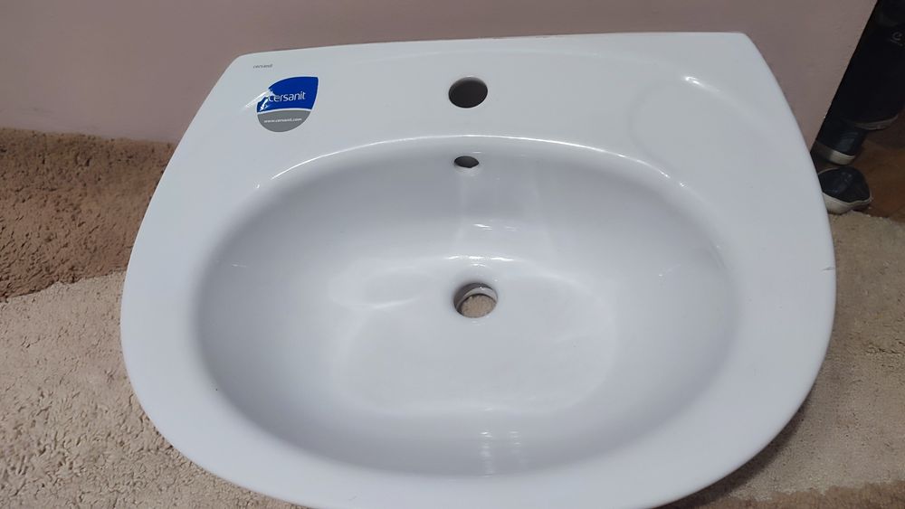 Умивальник у ванну кімнату