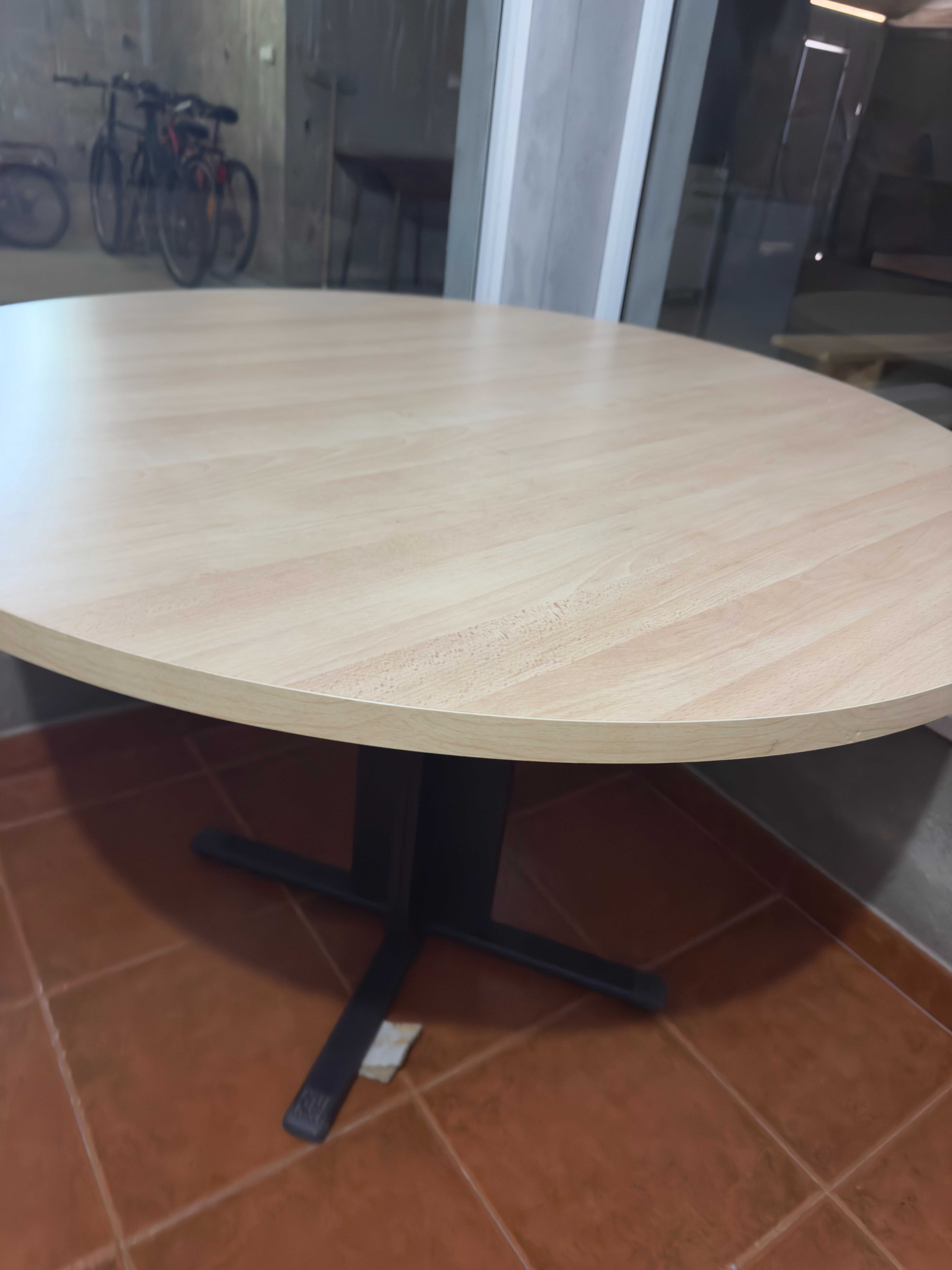 Mesa de escritório de tampo redondo
