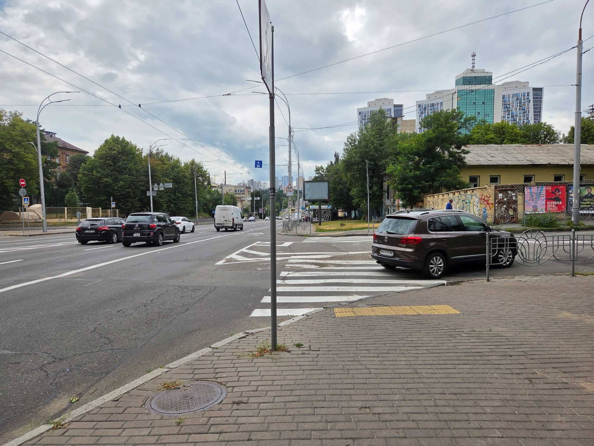 Без комісії. Продаж приміщення на цокольному поверсі. Чорновола 26/2