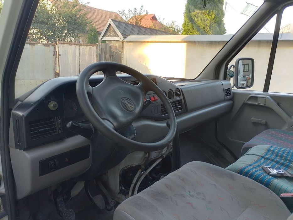 грузопасажирський мікроавтобус