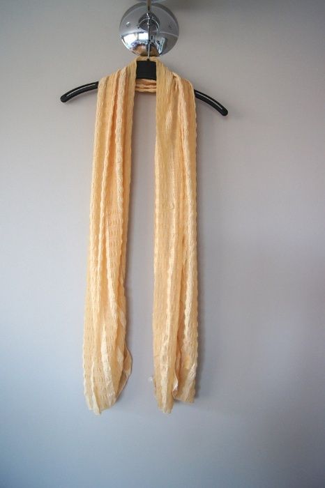 jasny bialy kremowy pomaranczowy bezowy szal szalik chusta kremowa hit