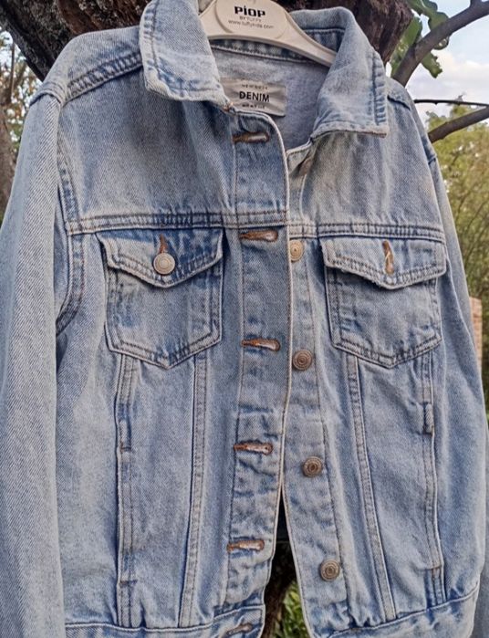 Жіноча джинсова куртка