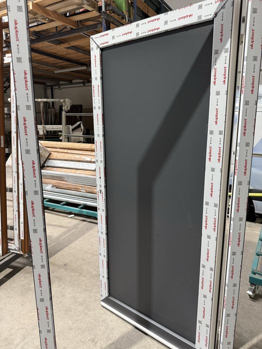 Porta entrada pvc  painel liso