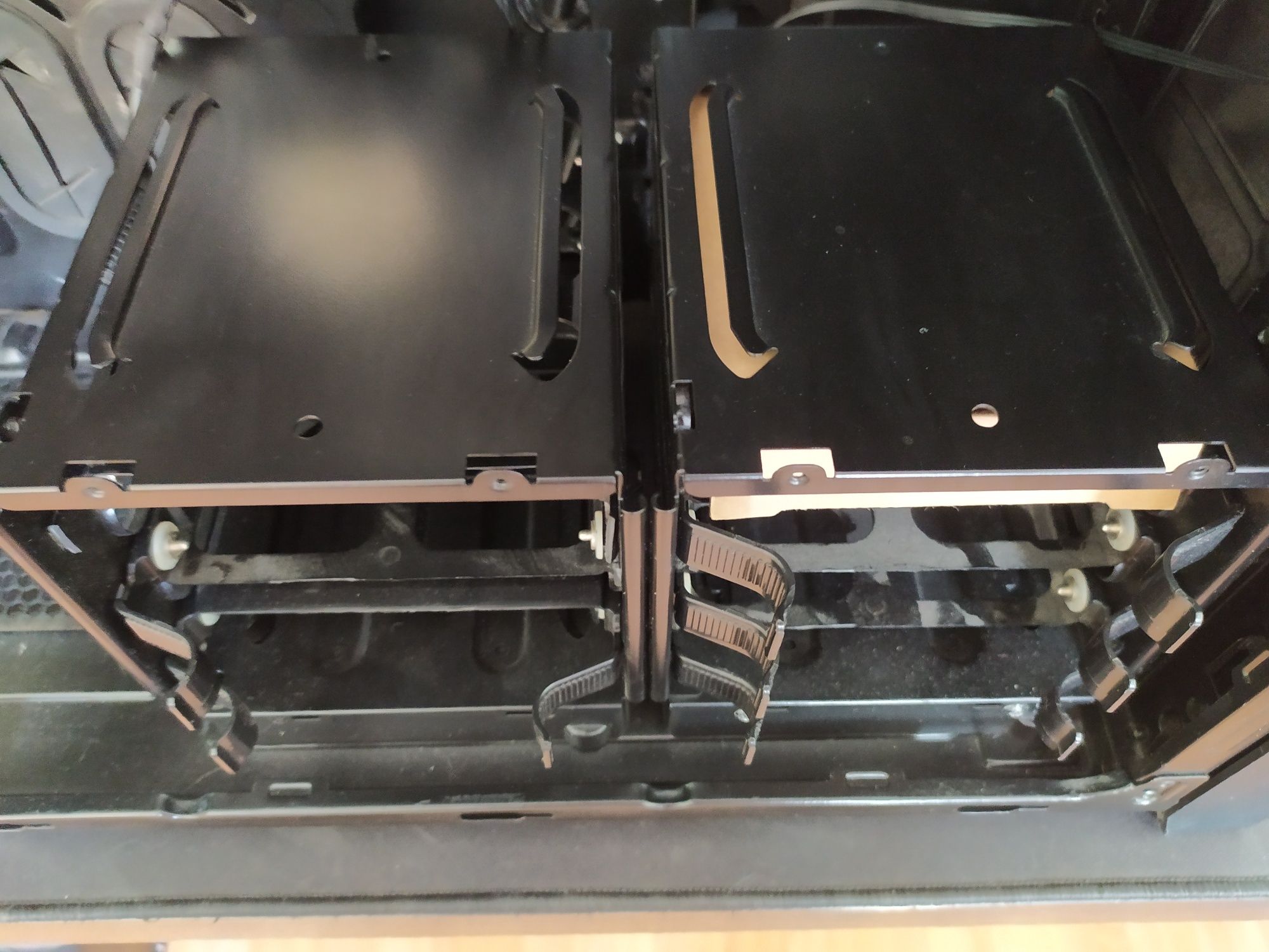 Asus z10pe-d16 ws, Corsair obsidian 750d, xeon e5 2660 v3, Cougar 120