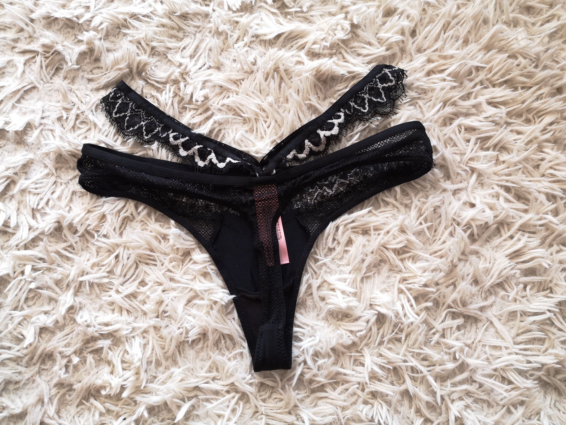 Stringi koronkowe Hunkemöller rozm. XS