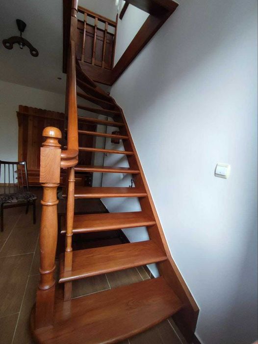 Довгострокова оренда  2 поверхового будинку на вул. Коротка 3