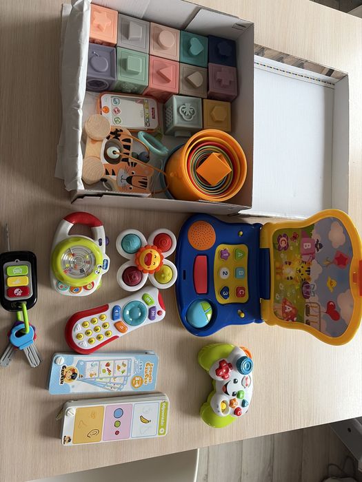 Miękkie klocki, sorter, aparat, telefon, laptop, padzik i inne