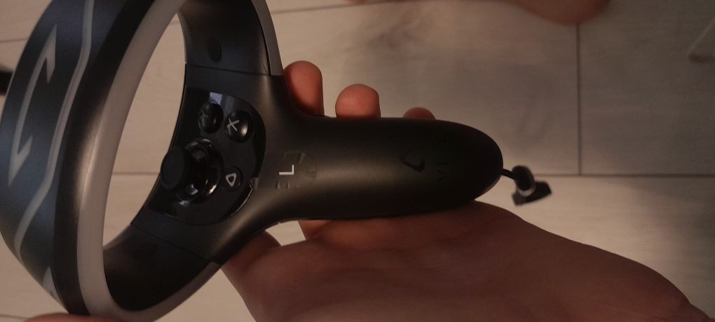 Htc vive cosmos.