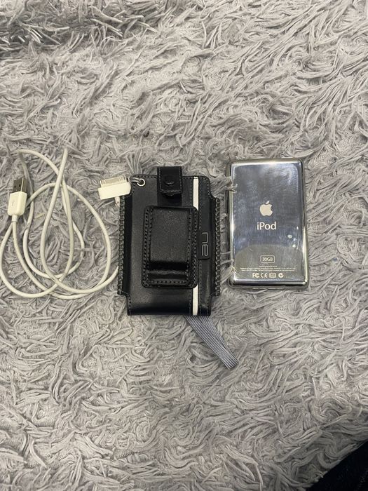Ipod clasic 5 в идеальном состояние с чехлом