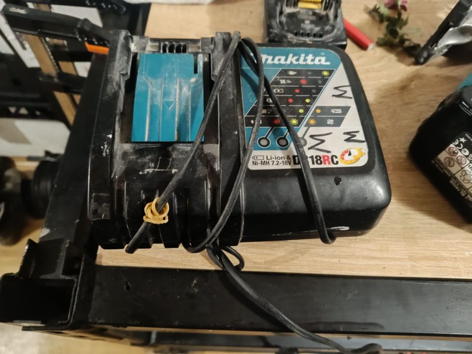 Ładowarka Makita