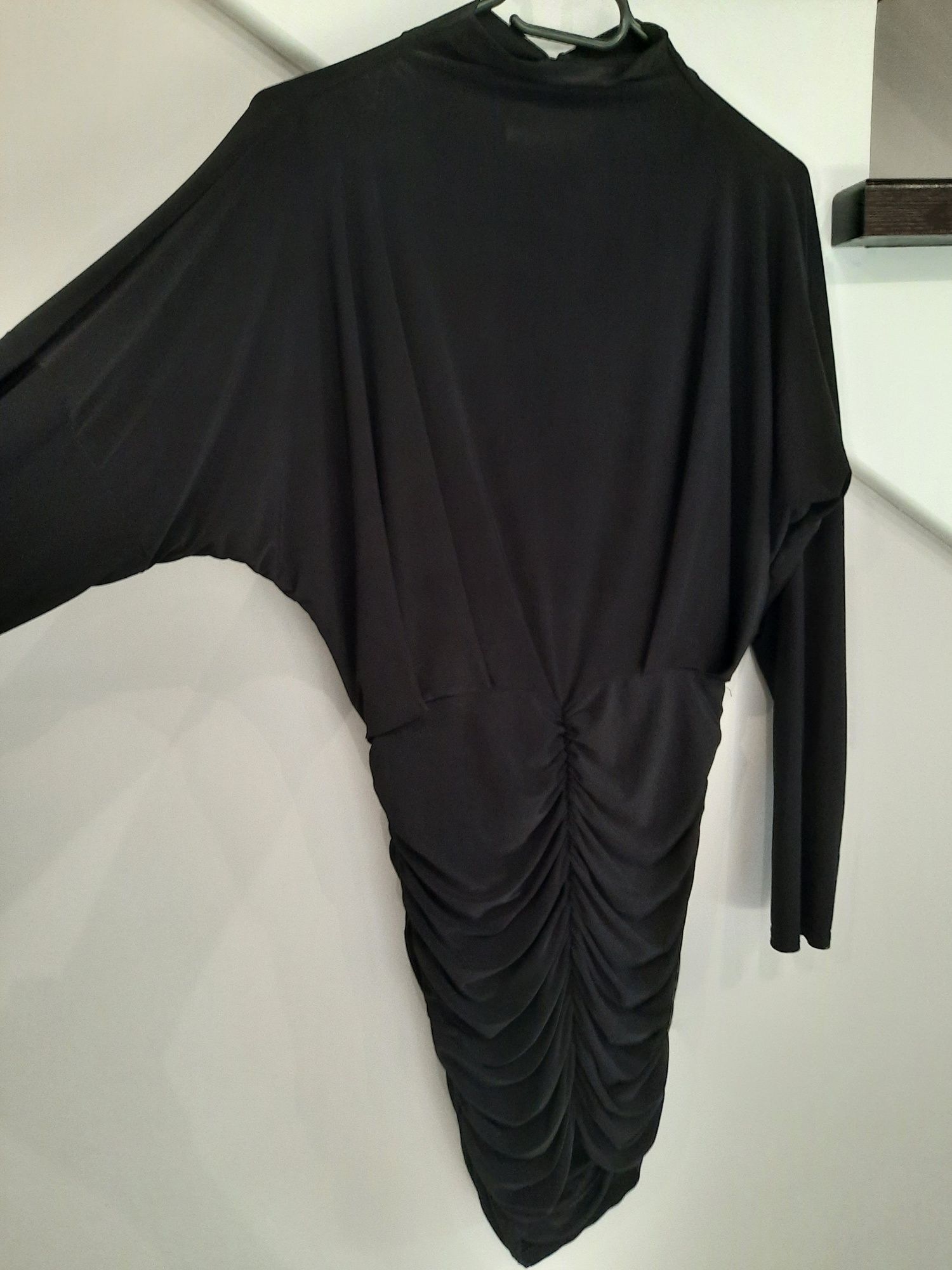 Wysokogatunkowa sukienka drapowana New Collection jakość premium