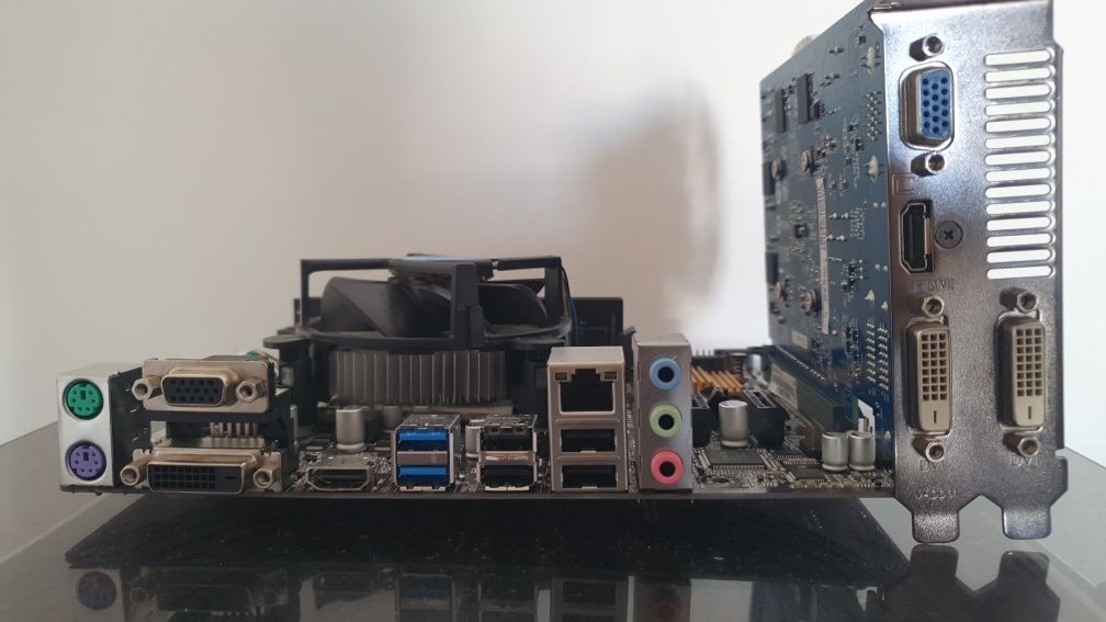 Motherboard com Processador Intel I7 , Memória e  Grafica