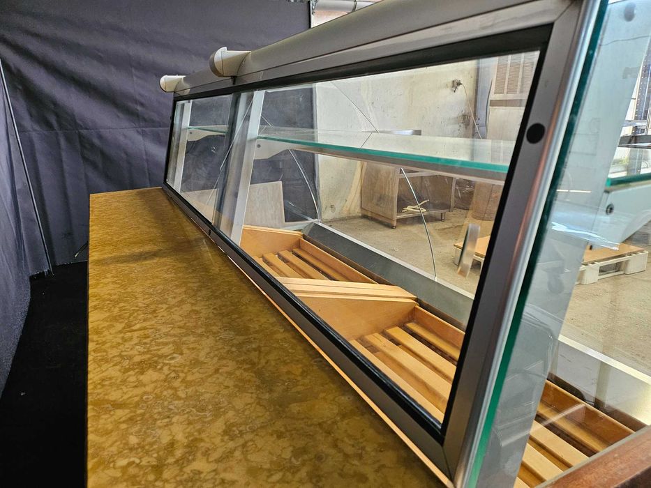 Vitrine neutra para pão e bolos