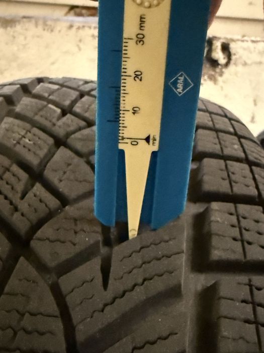 Шины зима Goodyear 215-70r16