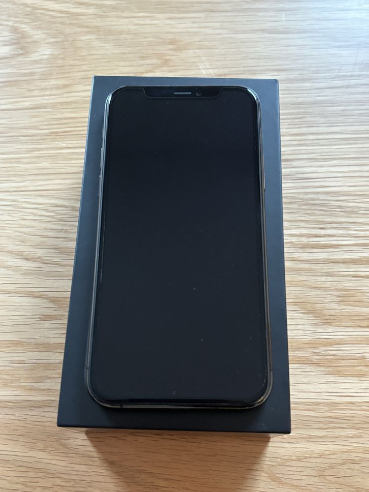 iPhone 11 Pro 64 GB Space Gray, nowa folia i kilka etui