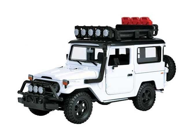 Motormax Toyota Land Cruiser FJ40 1/24