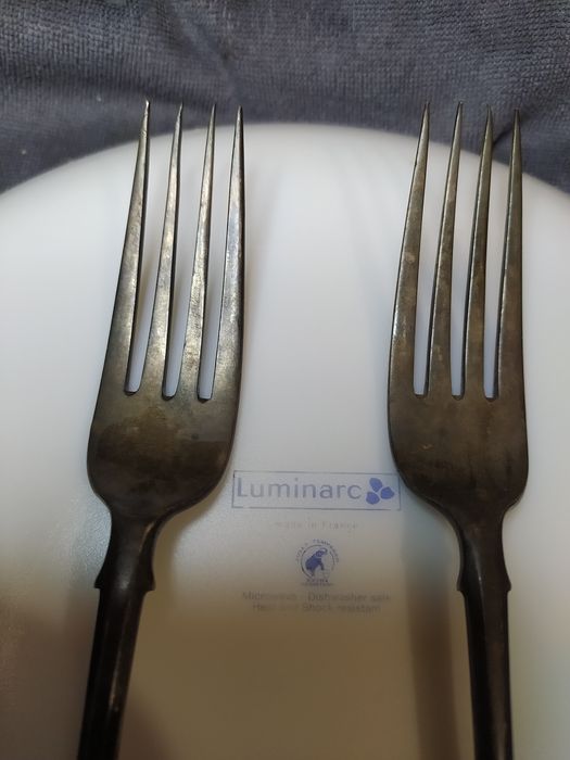 Продам серебряные вилки с клеймом Хлебникова,84пробы.