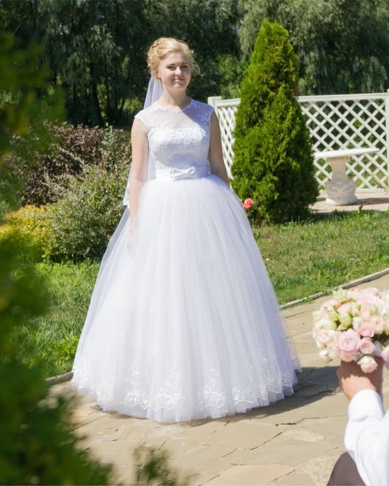 Весільна сукня 46 розмір