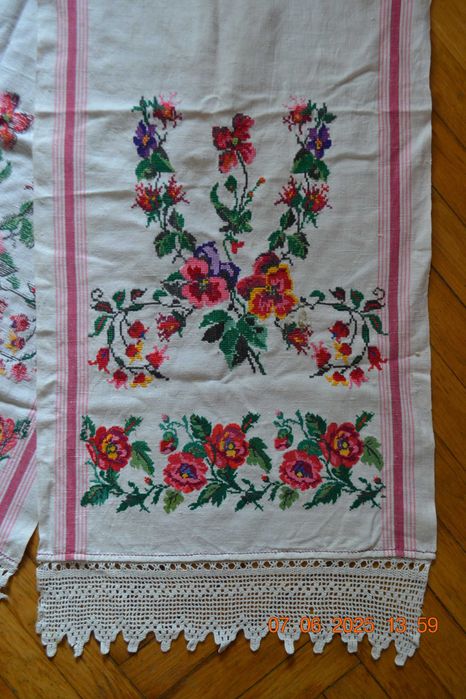 Рушник вышитый "Цветы". Льняное полотно (лён). Вышивка крест 238х50 см