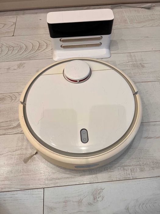 Продам робот-пилосос Xiaomi Mi Robot Vacuum (модель SDJQR02RR)