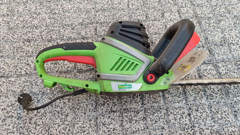 Aparador Sebes Eletrico - FLORA BEST FHT 600 D3