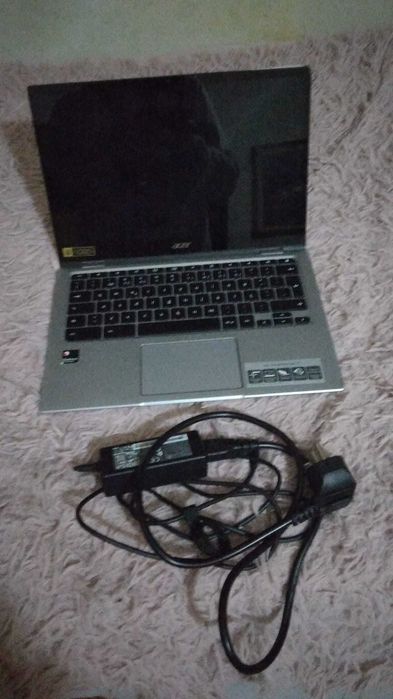 Chromebook Acer Spin 513 Semi novo + capa de transporte + caneta