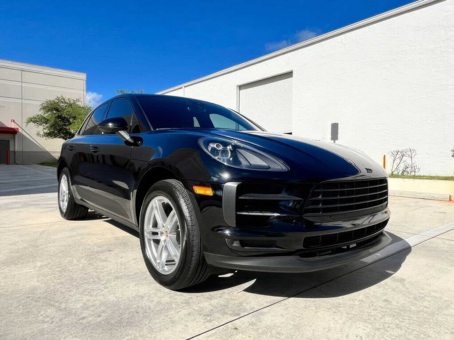Porsche Macan      2020